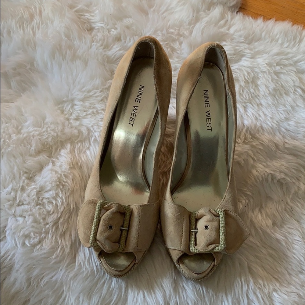 Peep toe Nine West wedges